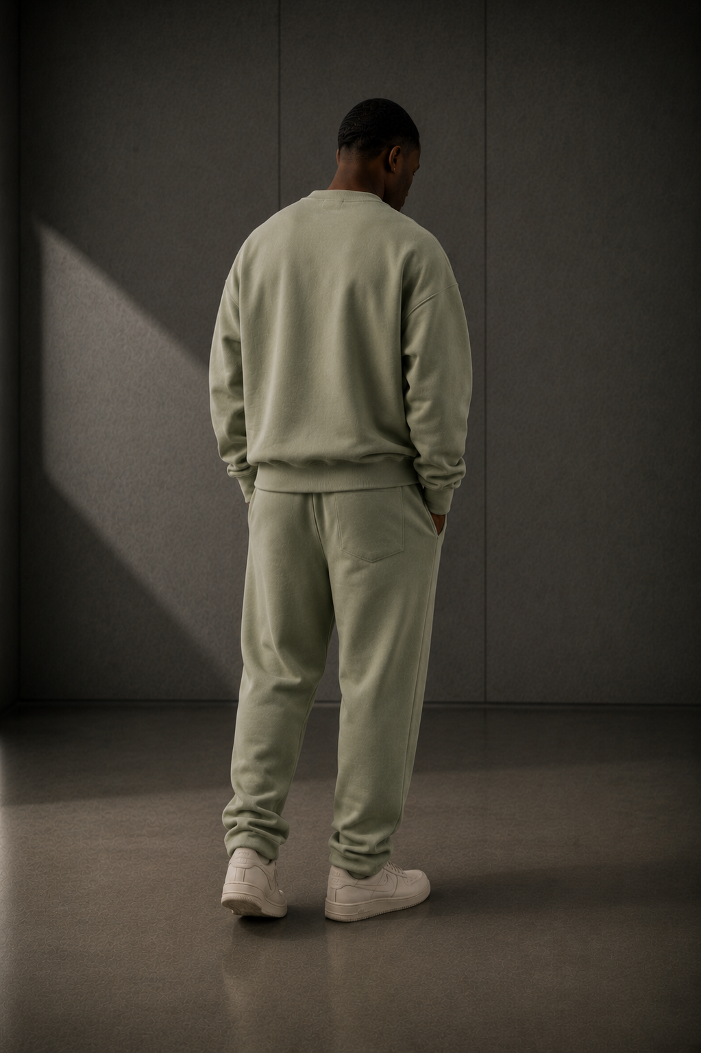 Everybody Talks. Few Execute. Heavyweight Sweatshirt - Sweatshirt - WearNovry